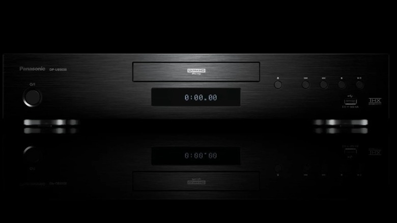 Panasonic DP-UB9000 на черном фоне