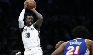 Джулиус Рэндл подает пример в предсезонной победе «Нетс» над «76ers»