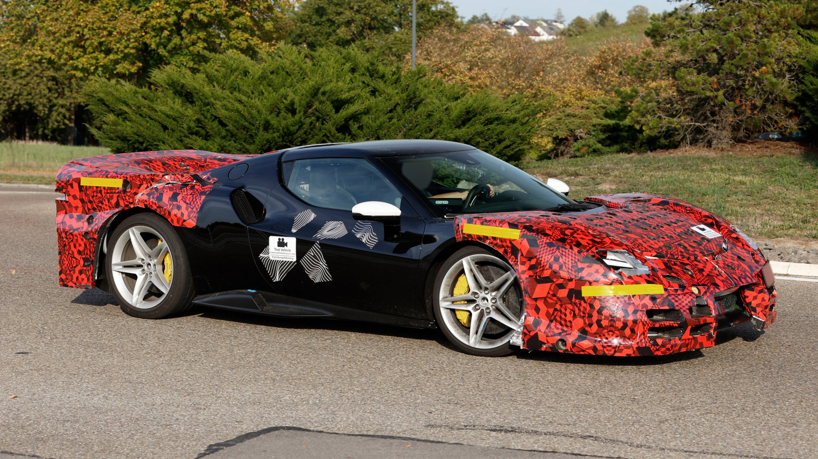 Ferrari 296 Challenge Stradale уже выглядит дико