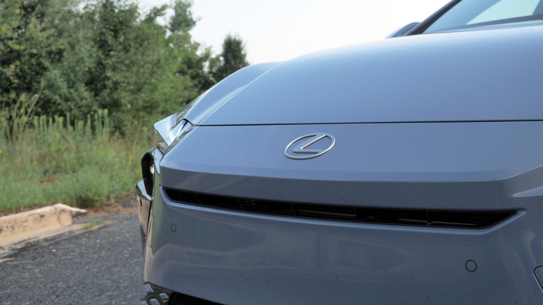 Панель управления Lexus ES 350h 2026 года