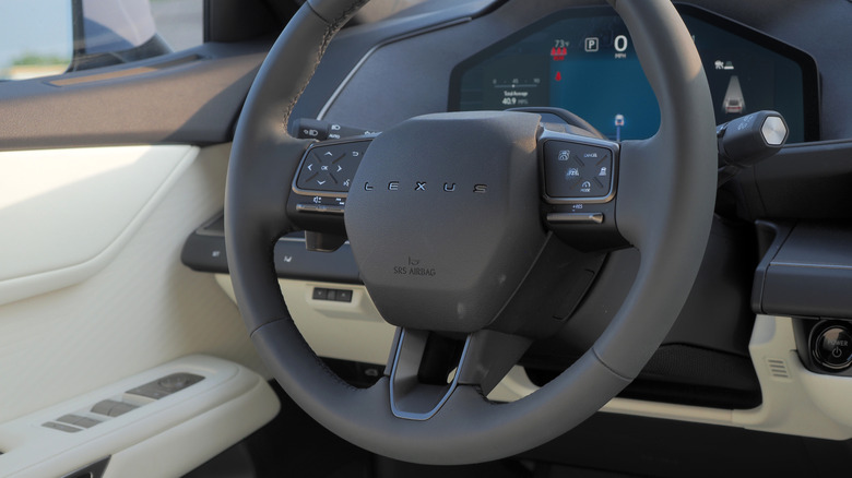 Детали рулевого колеса Lexus ES 350h 2026 года