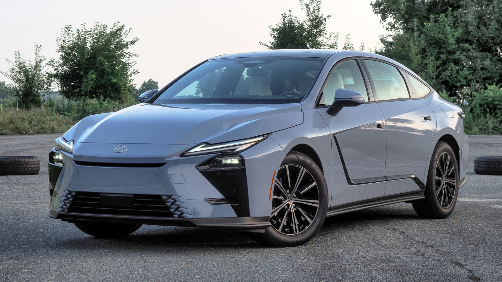 Почему новый Lexus ES Hybrid оказался самым удивительным автомобилем, на котором я ездил за весь год