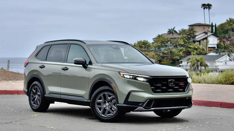 Honda CR-V TrailSport Hybrid 2026 года, вид спереди.