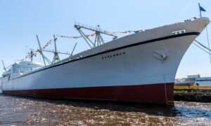 Первый в мире гражданский корабль с атомной силовой установкой находится под угрозой сдачи на слом