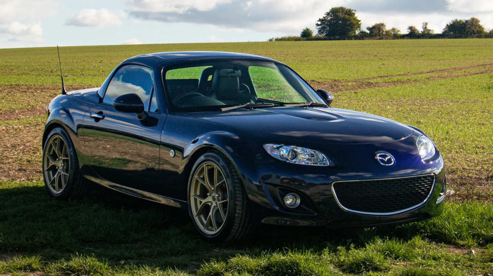 Mazda Miata MX-5 скрывает под капотом 300-сильный двигатель V6