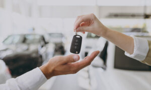 Почему современные автомобильные ключи так дорого заменять?