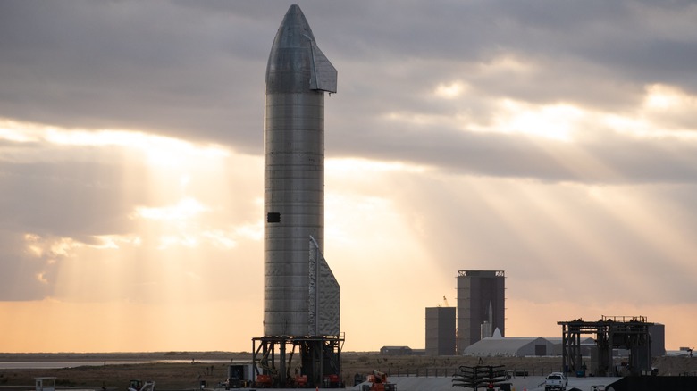 Ракета Starship на стартовой площадке