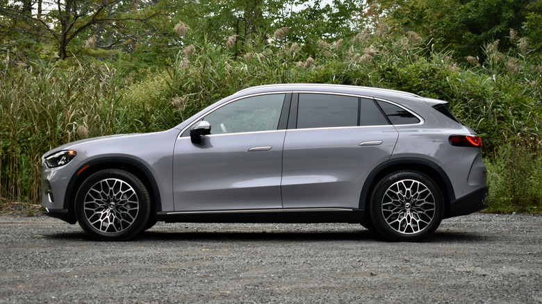 Вид профиля Mercedes-Benz GLC EV 2027 года.