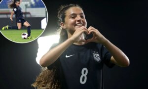 Лорадана Палетта дебютирует с двумя голами за женскую сборную США по футболу до 17 лет и одержала историческую победу