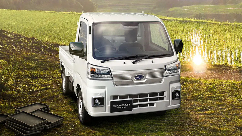 Грузовик Subaru Sambar 2026 года в поле