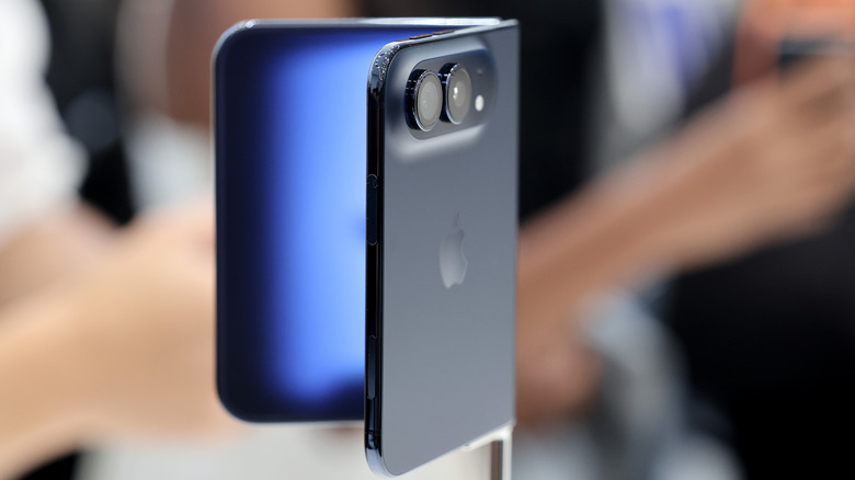 iPhone Duo на подставке