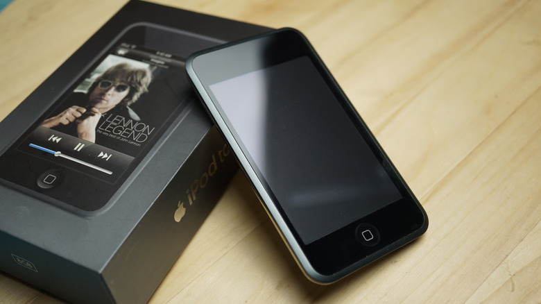 iPod Touch на столе
