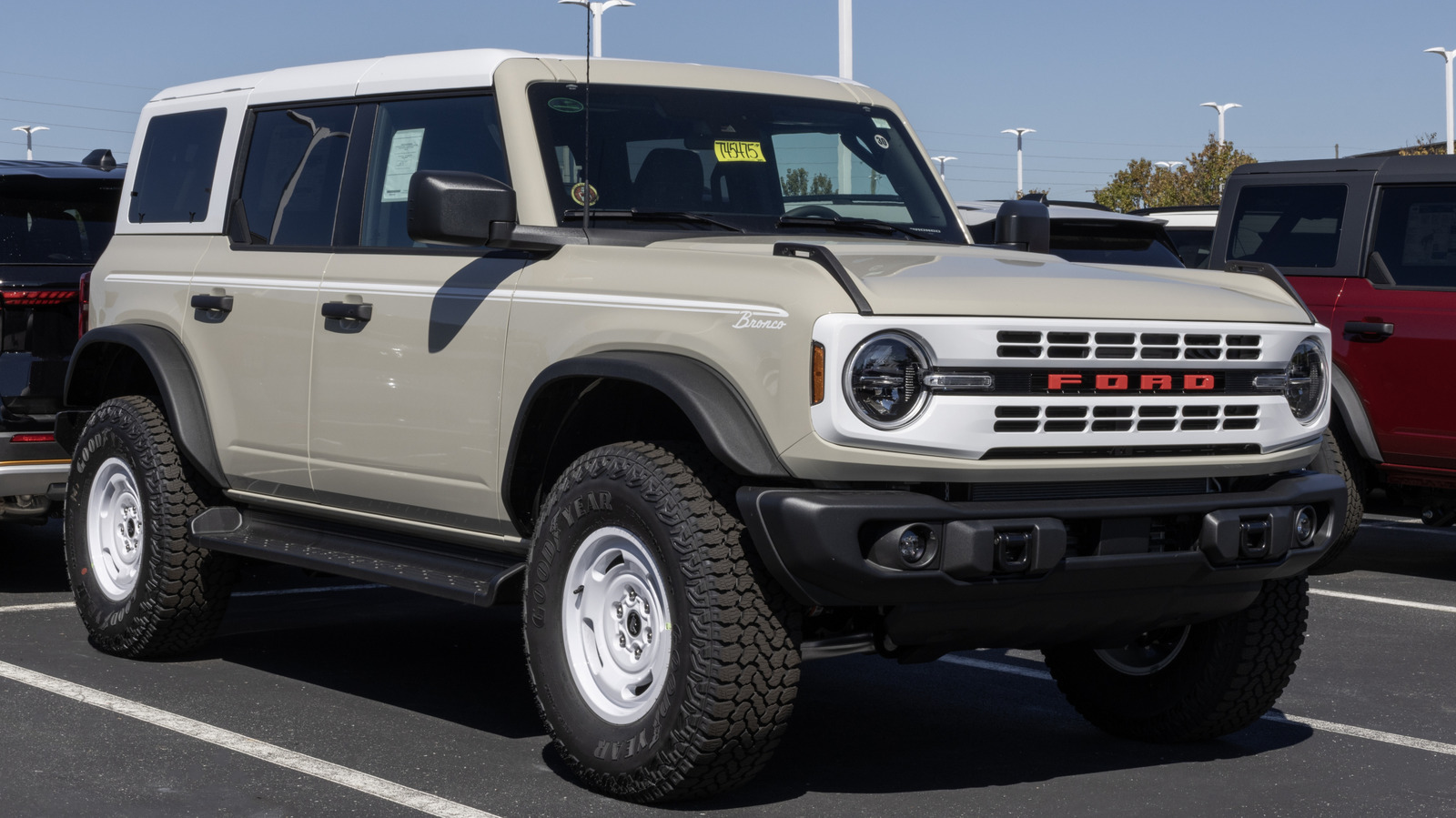 Ford Bronco или Jeep Wrangler: что продается лучше в 2026 году?